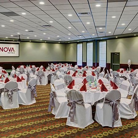 Chateau Nova Hotel 포트맥머리 외부 사진